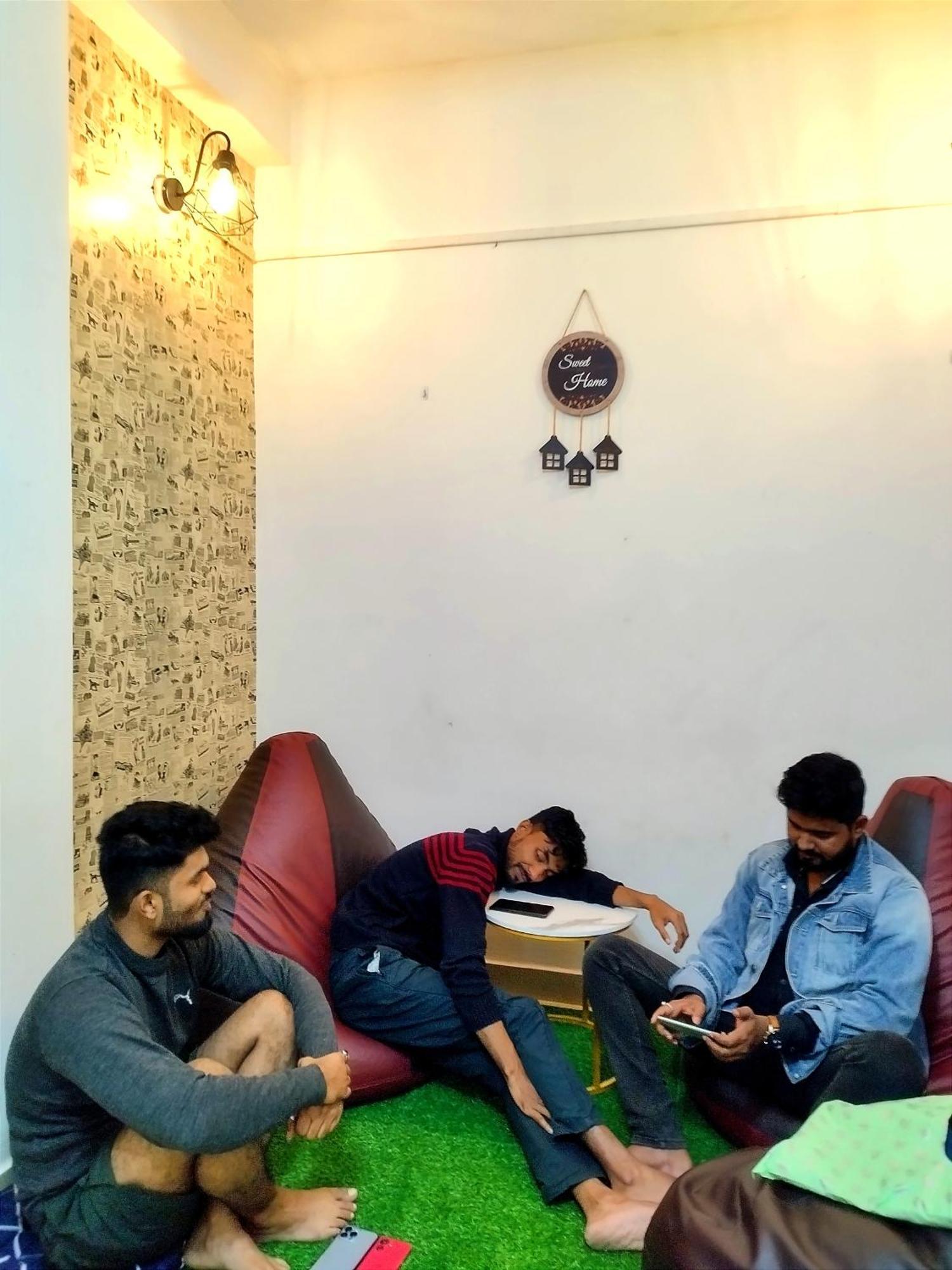 Nomad'S Nest Backpackers Hostel Guwahati Exterior foto