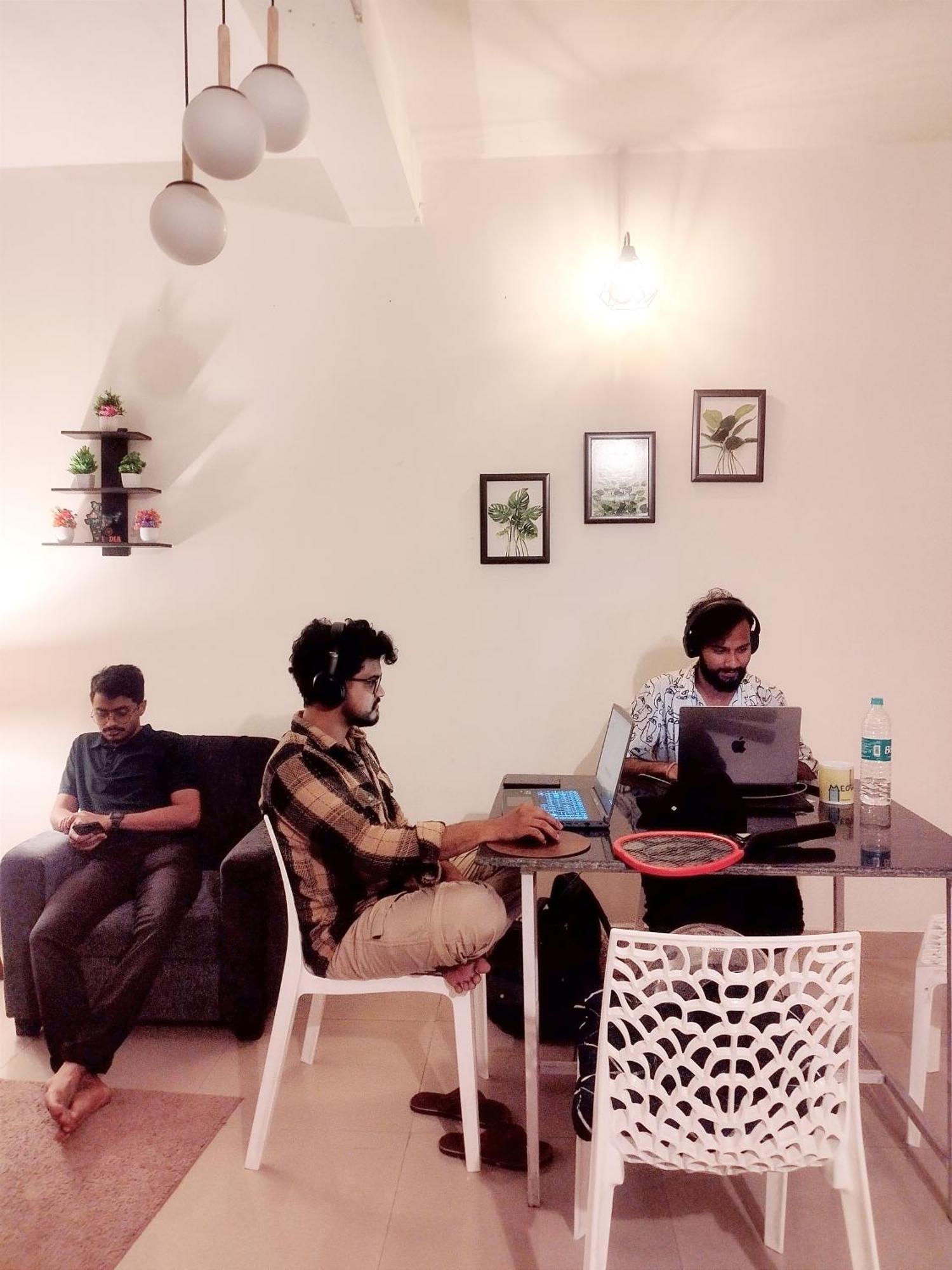 Nomad'S Nest Backpackers Hostel Guwahati Exterior foto